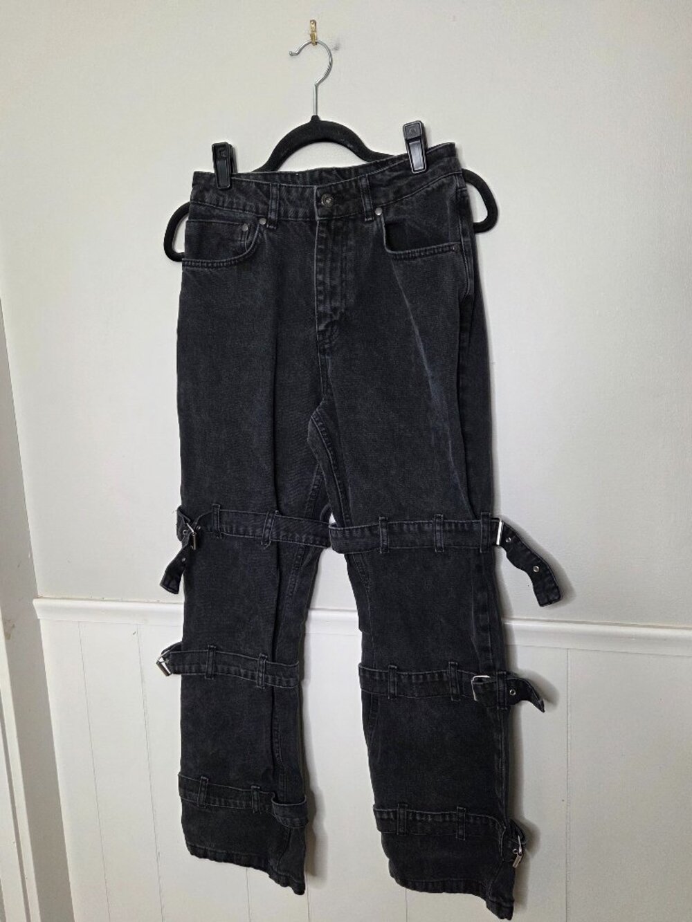 THE RAGGED PRIEST Black Buckle Denim Jeans